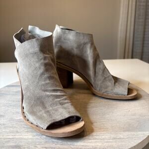 Officine Creative Taupe Suede Peep-Toe Ankle Bootie Block Heel EU 38 US 8 Italy